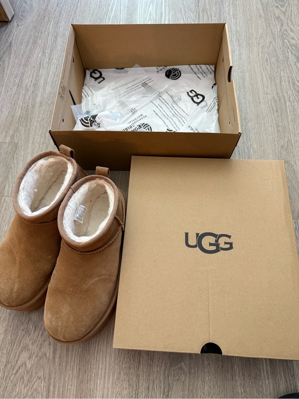 UGG Chestnut Classic Ultra Mini Platform Size 7